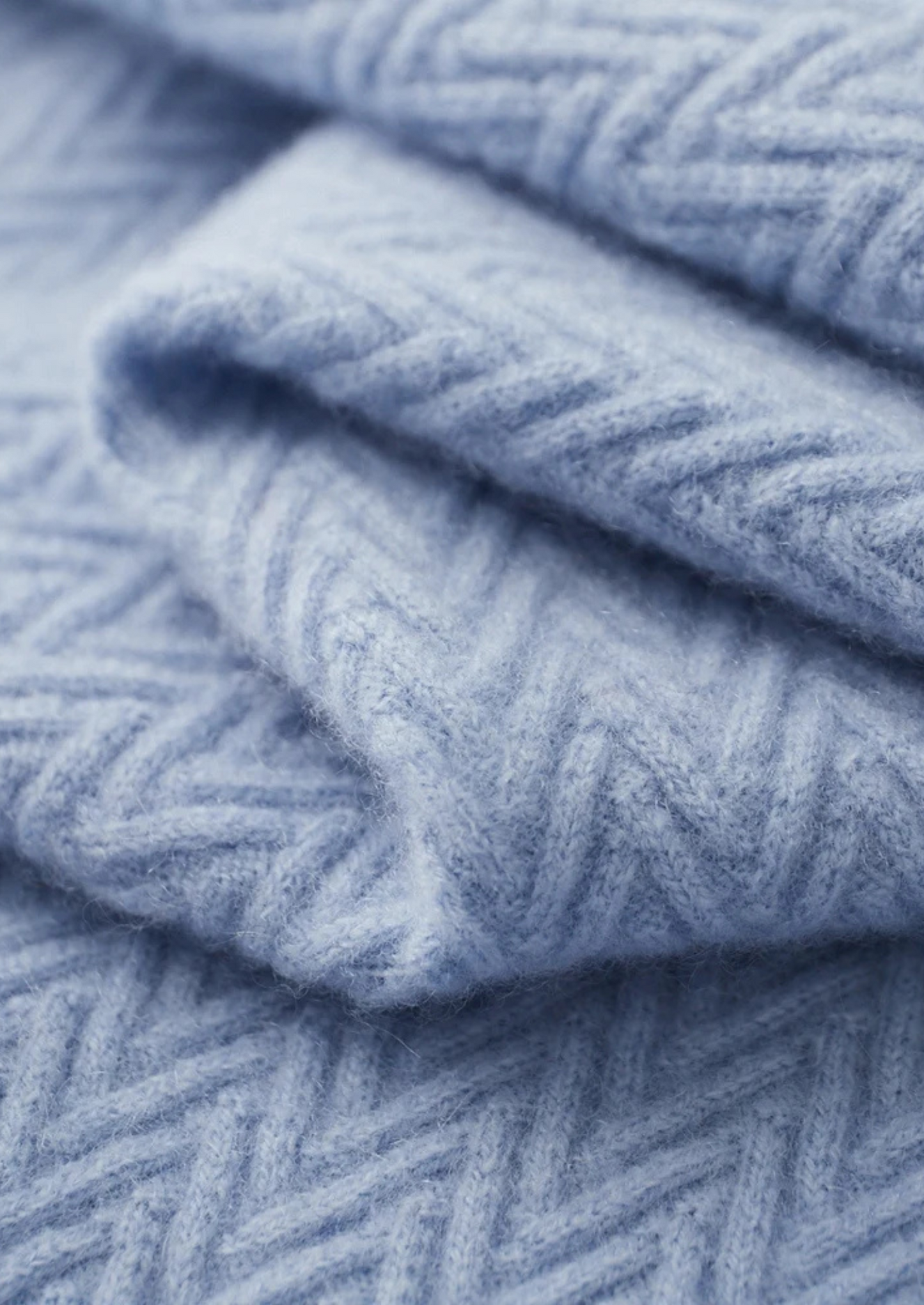 Premium Cashmere Zigzag Button Sweater | Castielli