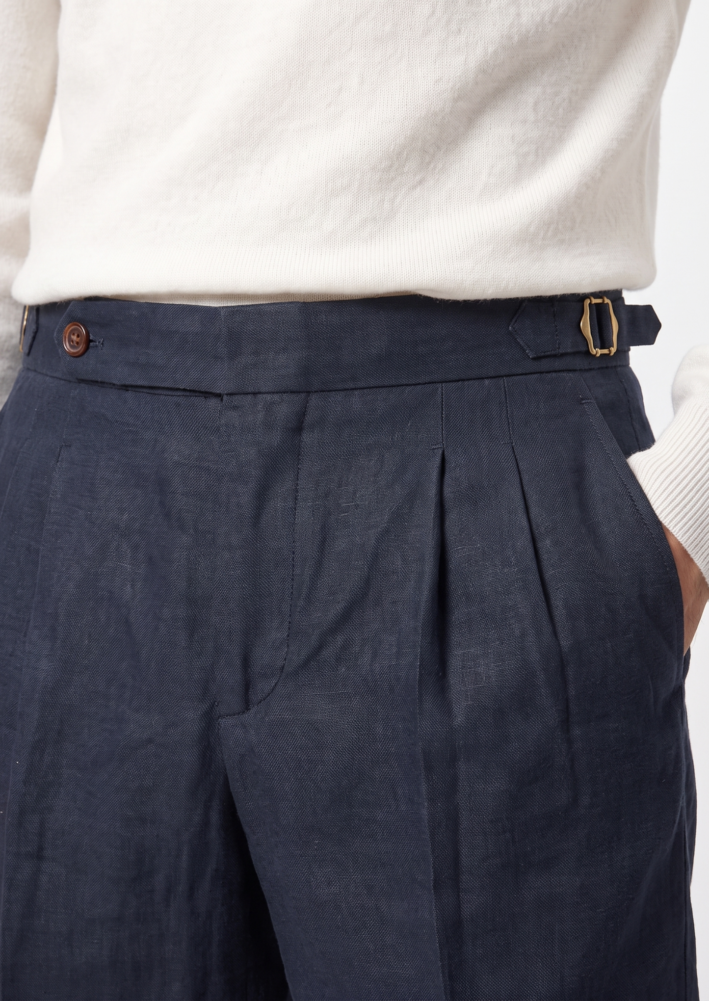 Navy Blue Pleated Linen Seaside Shorts | Castielli