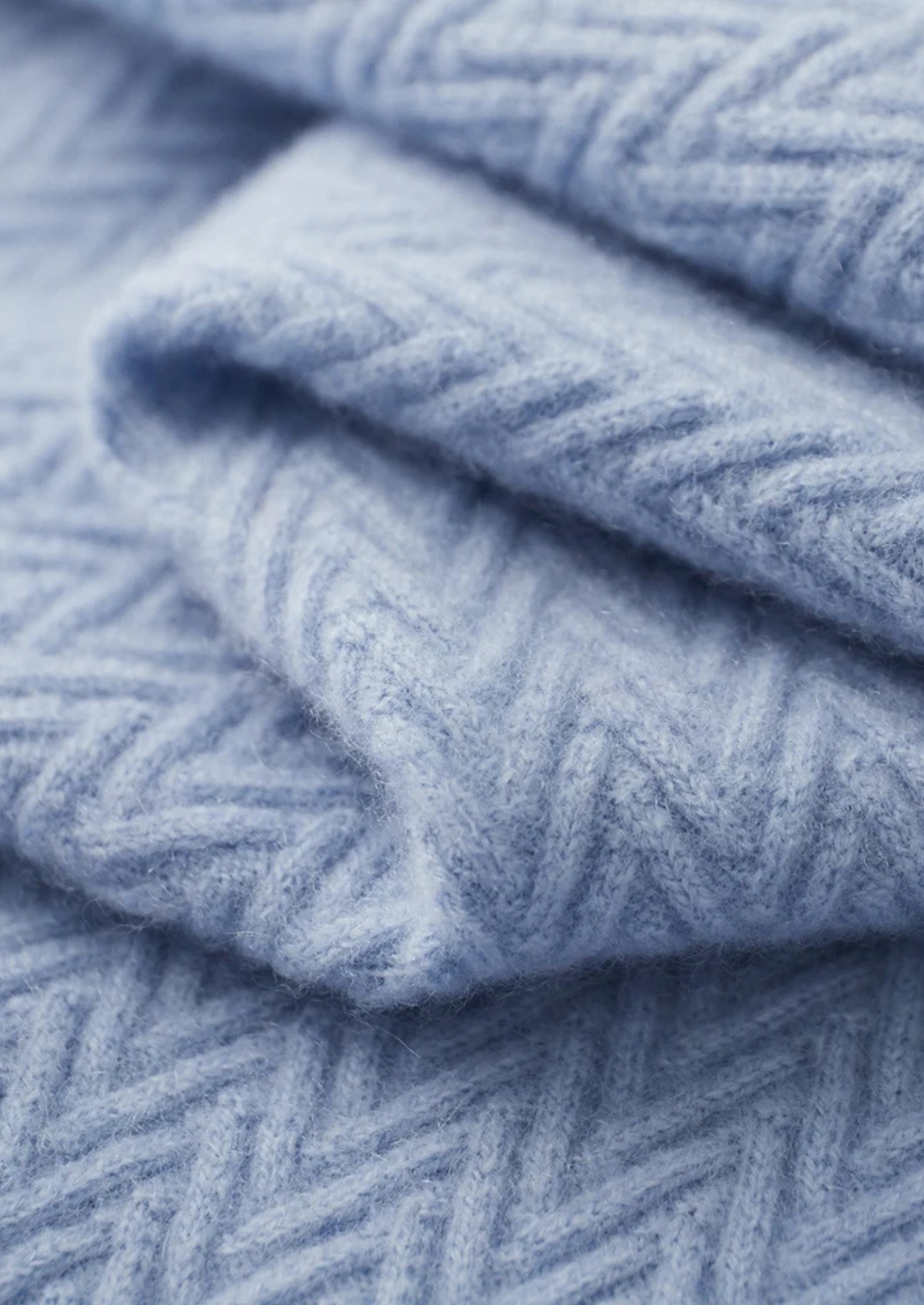 Premium Cashmere Zigzag Button Sweater | Castielli