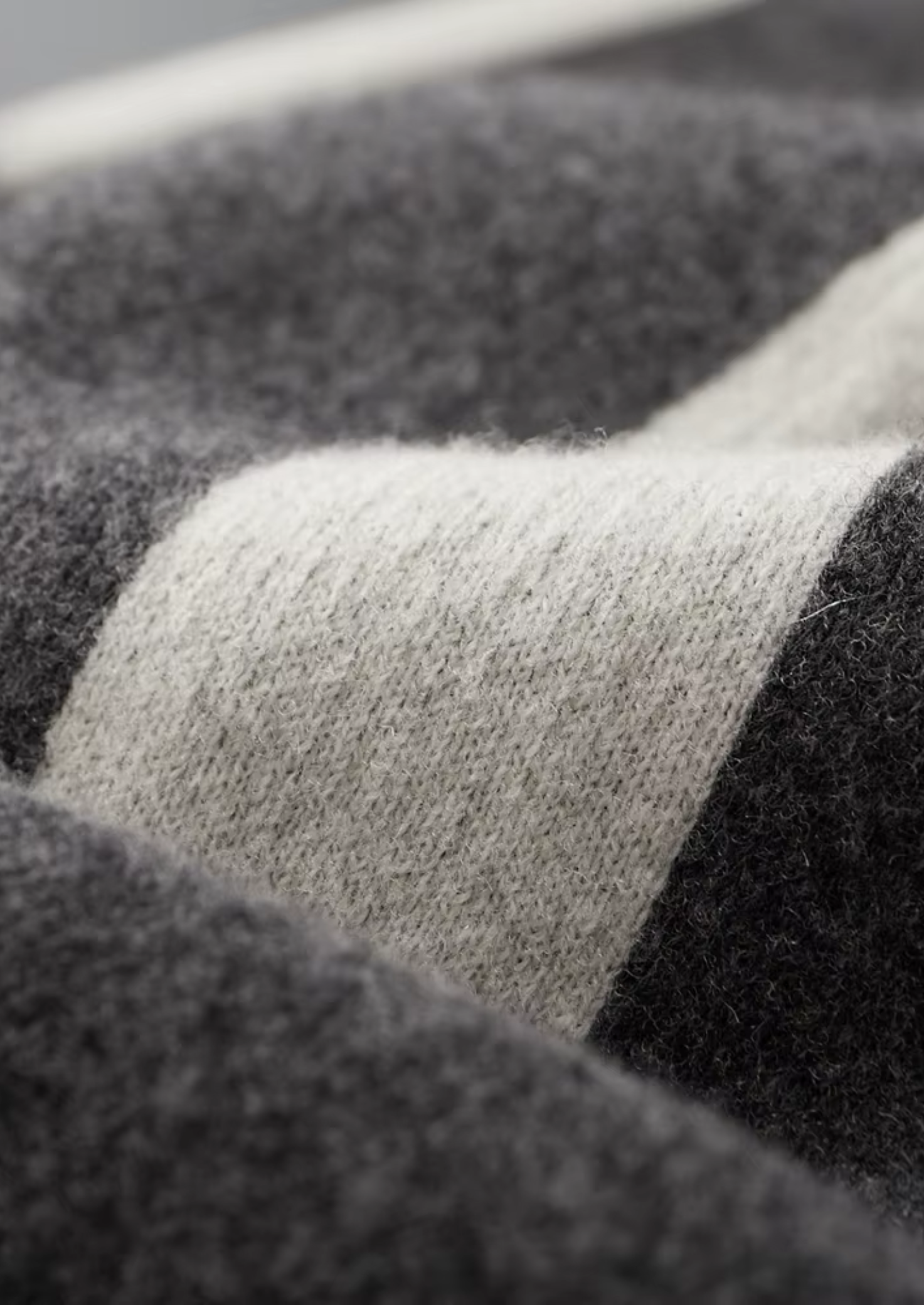 Pure Extra-Fine Merino Wool Wide Leisure Trousers | Castielli