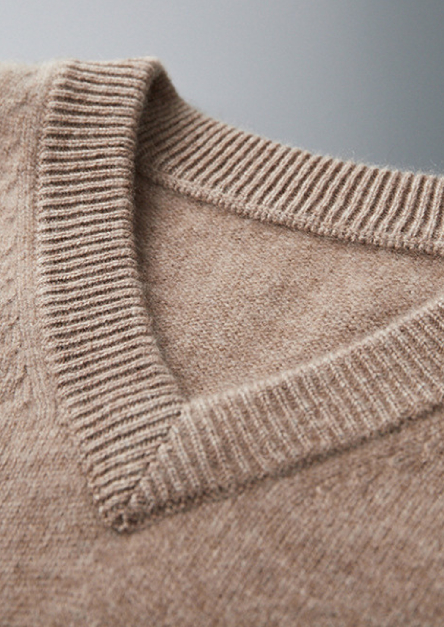 Pure Cashmere Essential V-Neck Sweater | Castielli