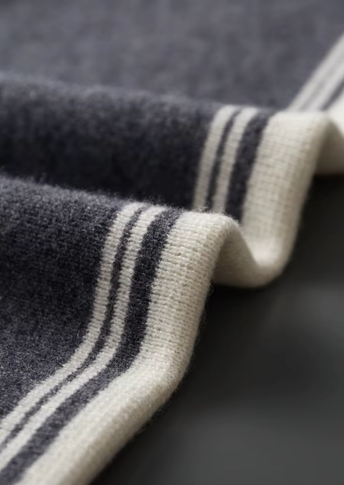 Pure Extra-Fine Merino Wool Dark Gray Damien Set | Castielli