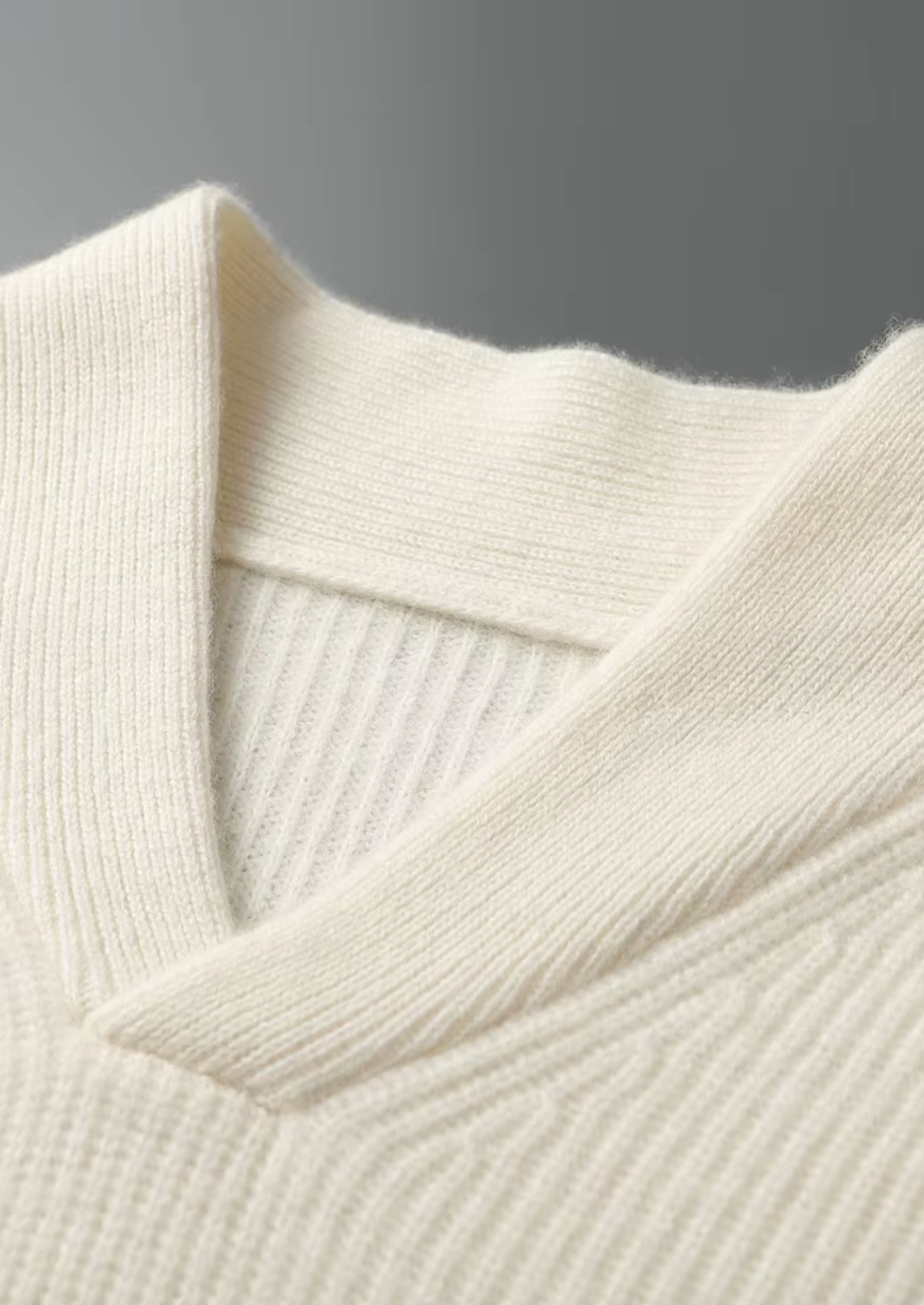 Premium Cashmere Ribbed V-Neck Sweater | Castielli