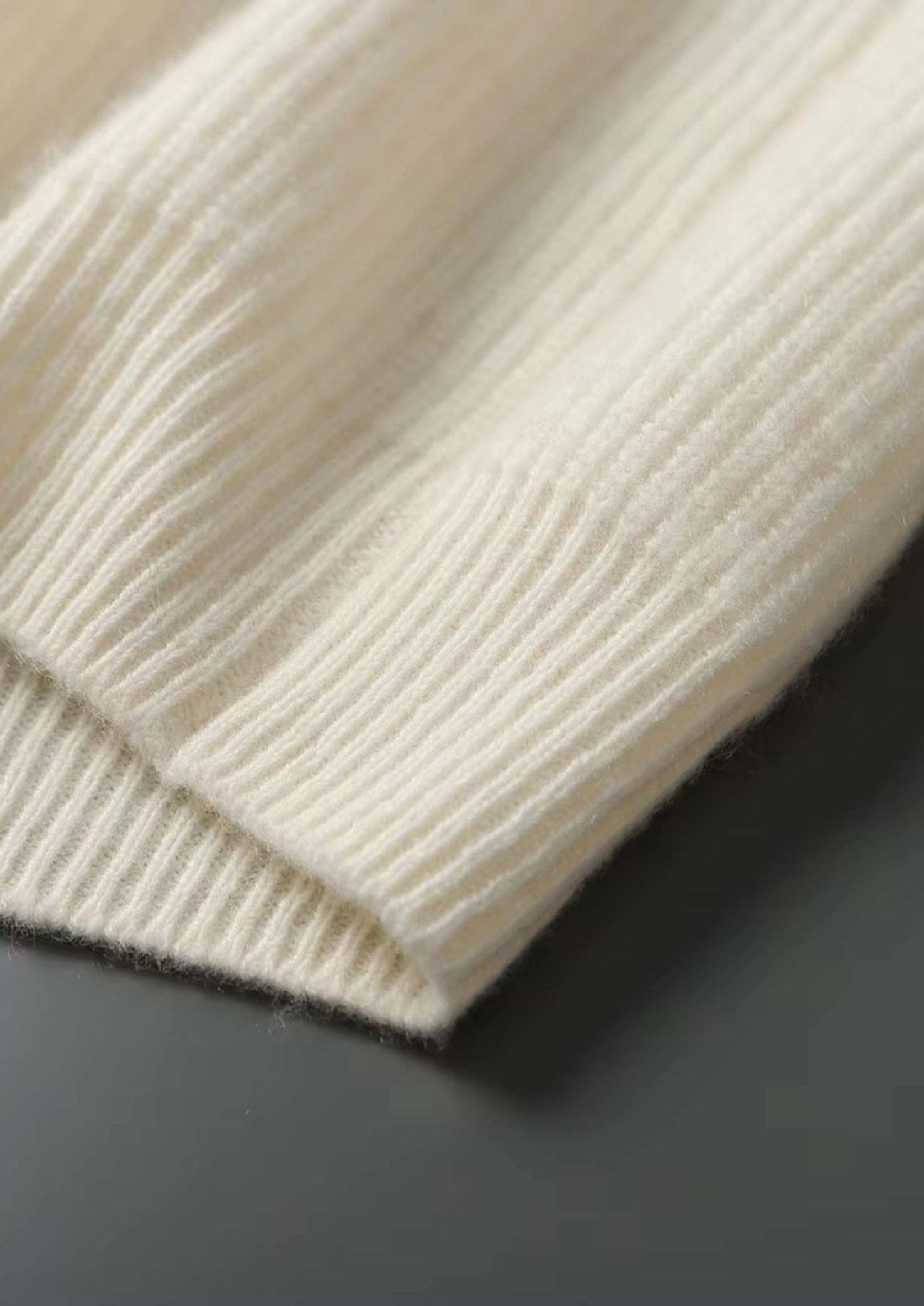 Premium Cashmere Ribbed V-Neck Sweater | Castielli