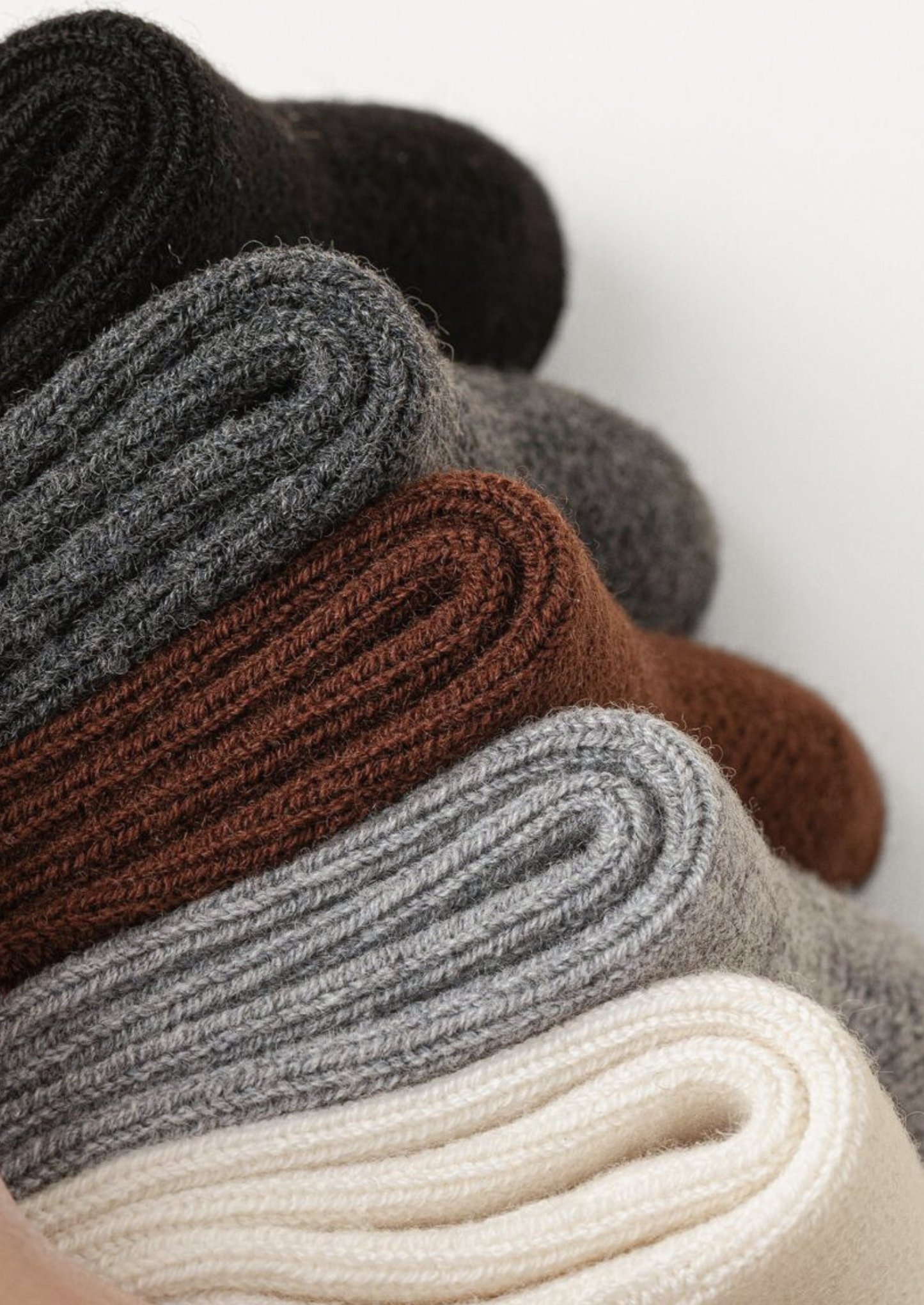 Ivory Ultra-Soft Ribbed Merino Wool Socks | Castielli