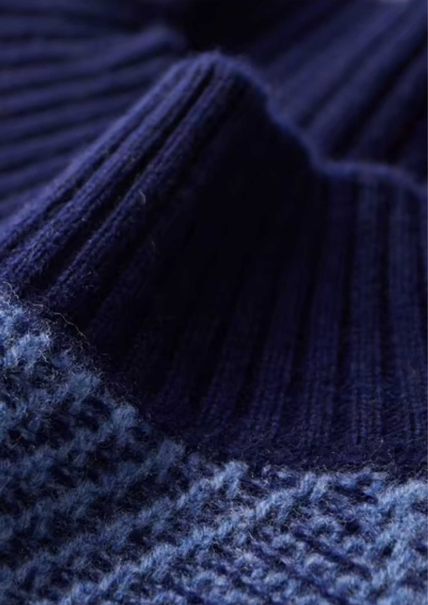 Pure Extra-Fine Merino Wool Two Tone Patterned Mockneck | Castielli
