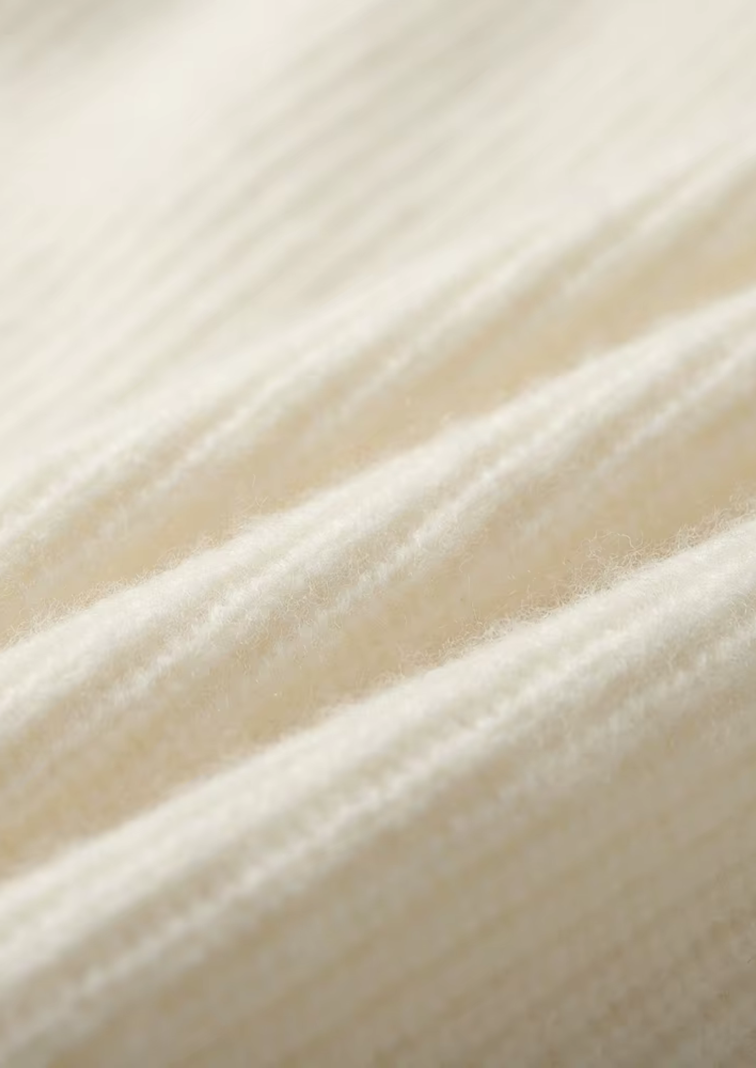 Premium Cashmere Ribbed V-Neck Sweater | Castielli