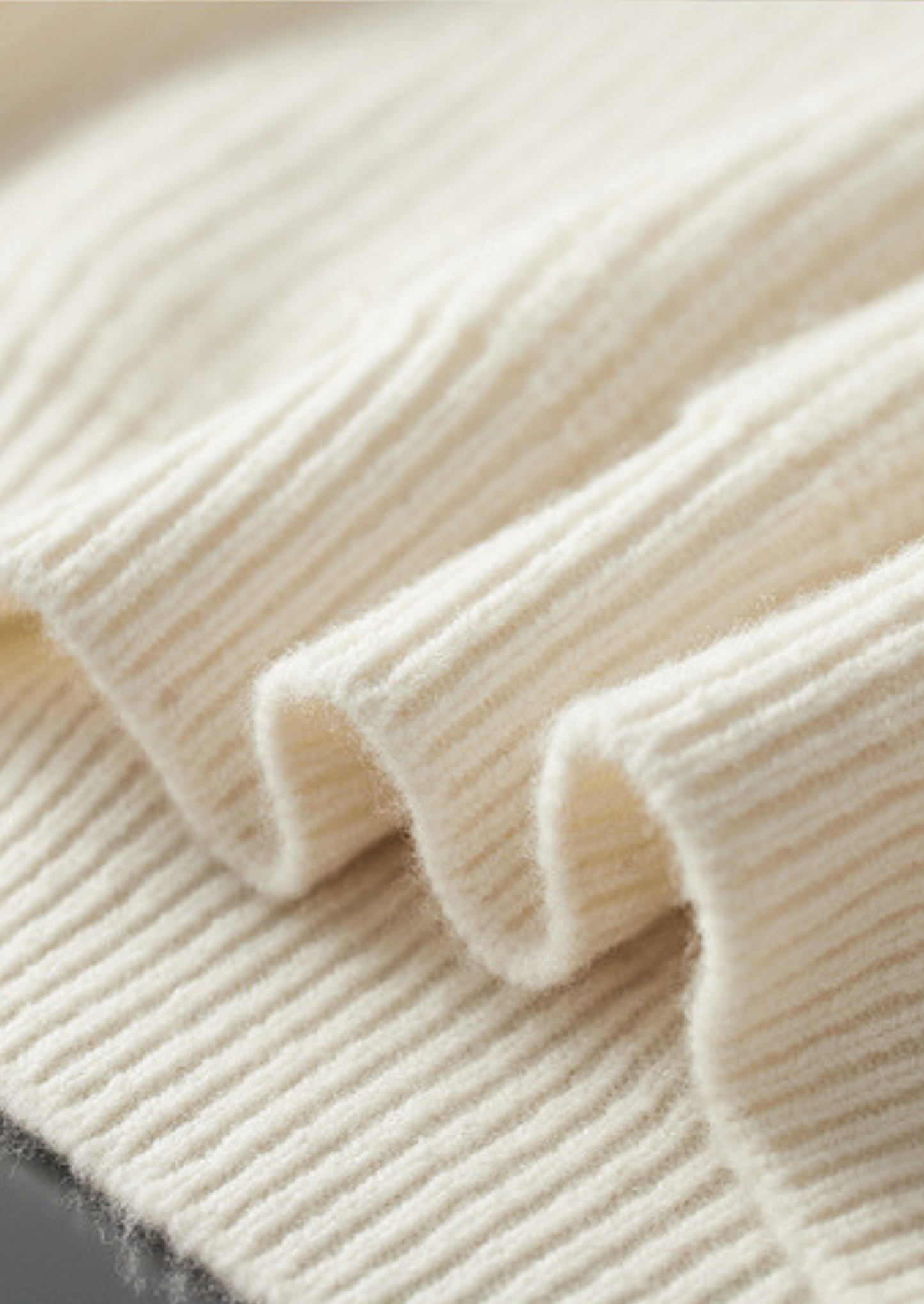 Pure Extra-Fine Merino Wool Ribbed Raglan Crewneck | Castielli