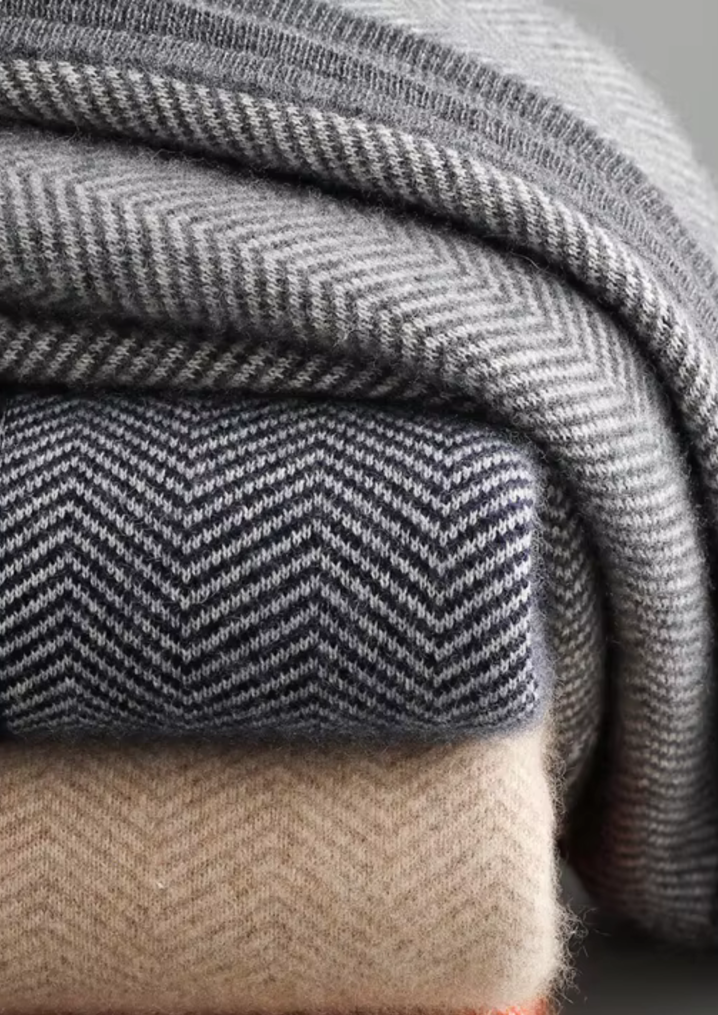 Pure Extra-Fine Merino Wool Sand Herringbone Set | Castielli