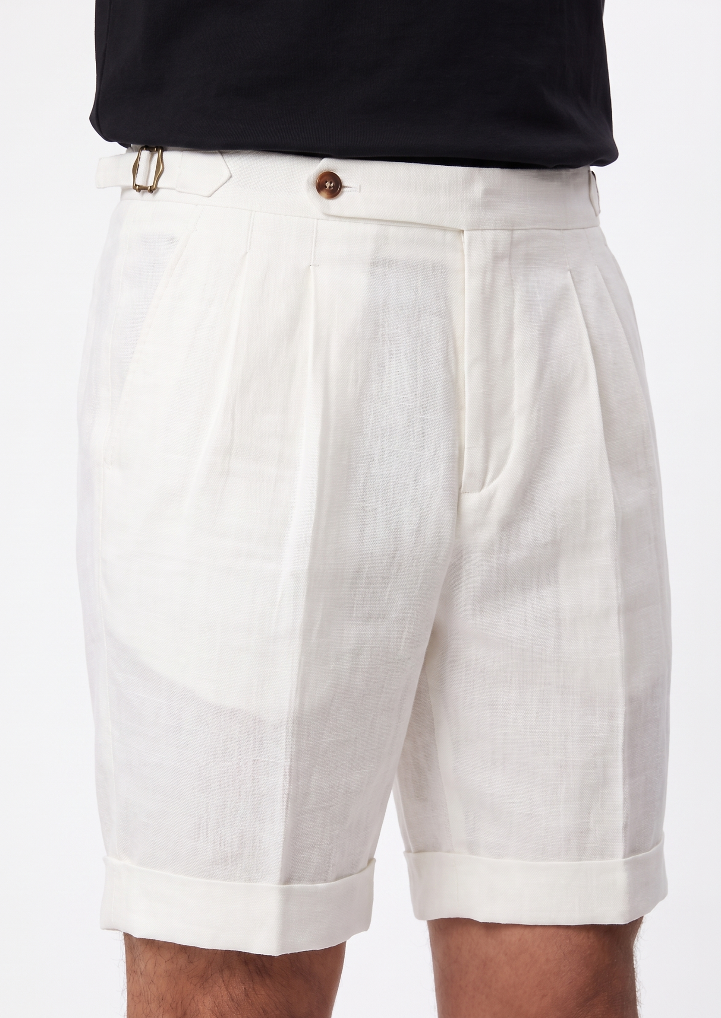 White Pleated Linen Seaside Shorts | Castielli