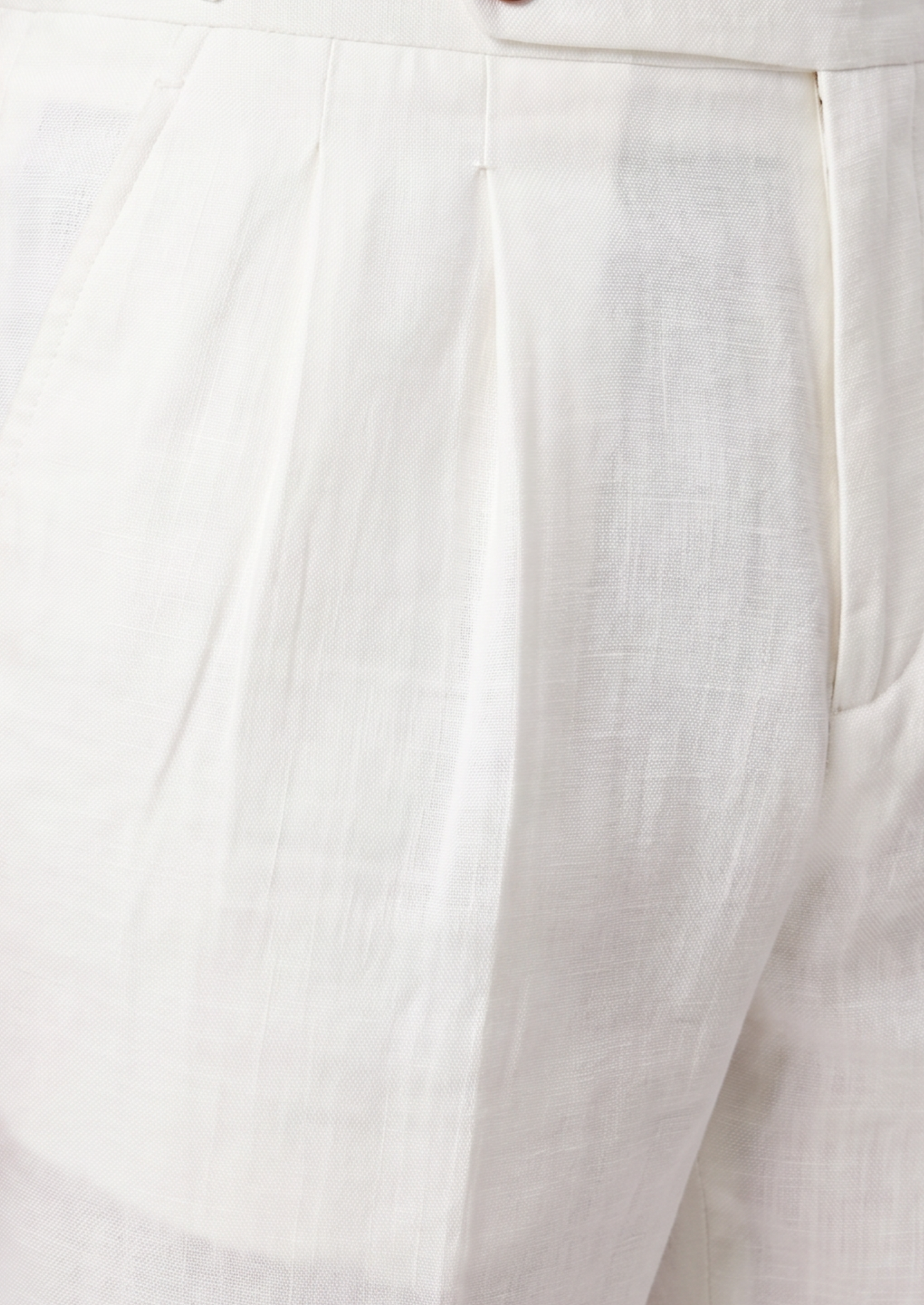 White Pleated Linen Seaside Shorts | Castielli