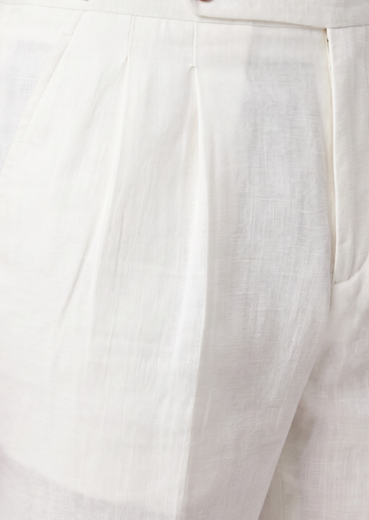 White Pleated Linen Seaside Shorts | Castielli