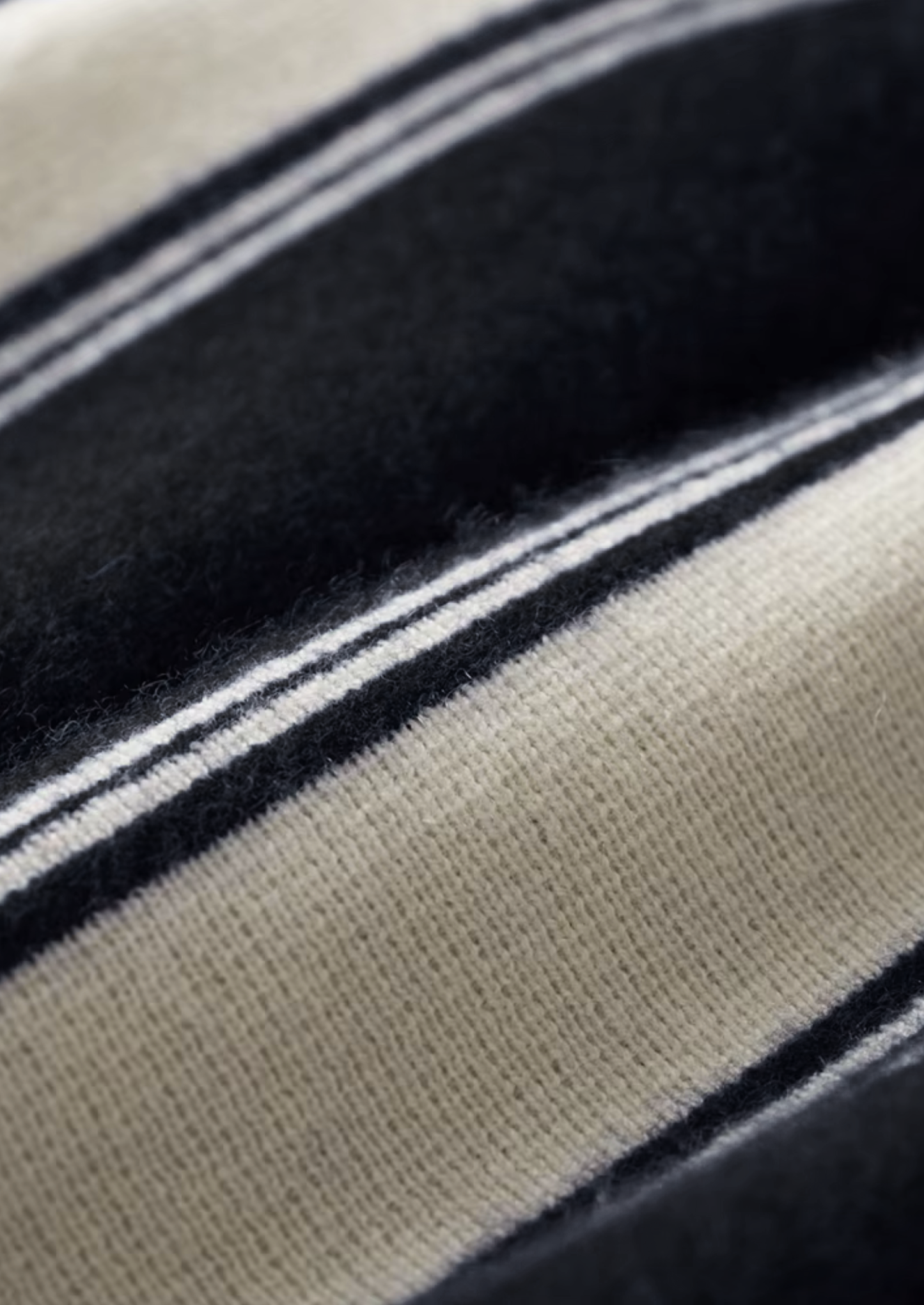 Pure Extra-Fine Merino Wool Black Damien Set | Castielli