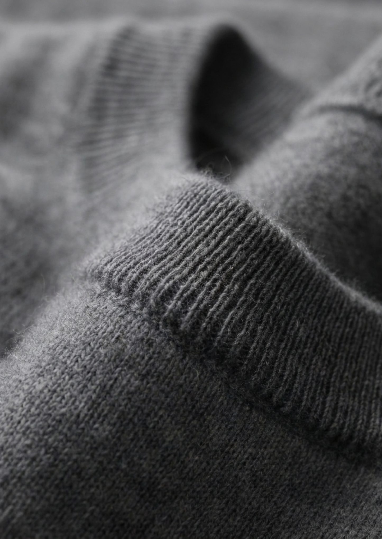 Premium Cashmere Classic Crewneck T-Shirt - Dark Gray | Castielli