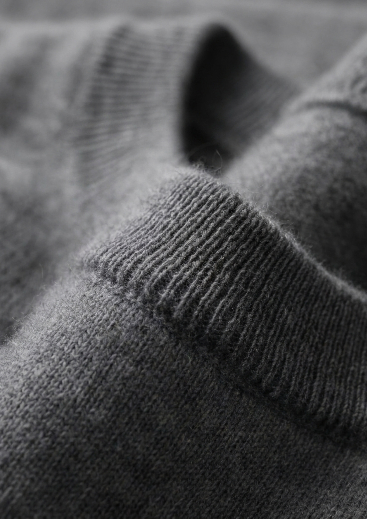 Premium Cashmere Classic Crewneck T-Shirt - Dark Gray | Castielli