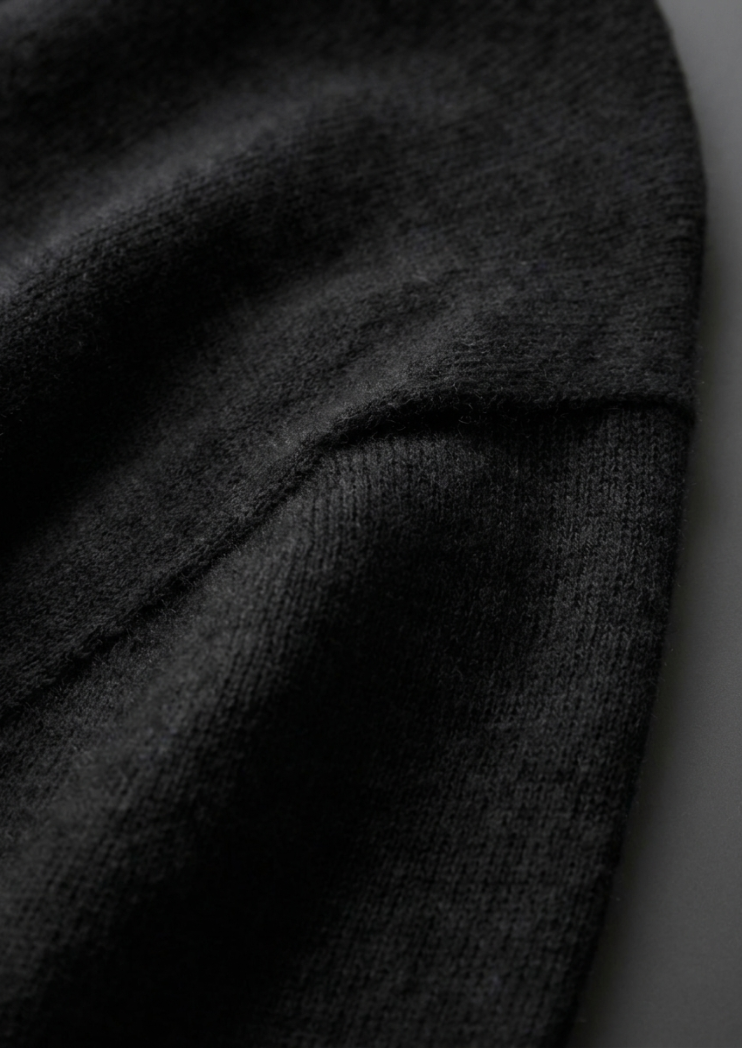 Premium Cashmere Classic Crewneck T-Shirt - Black | Castielli