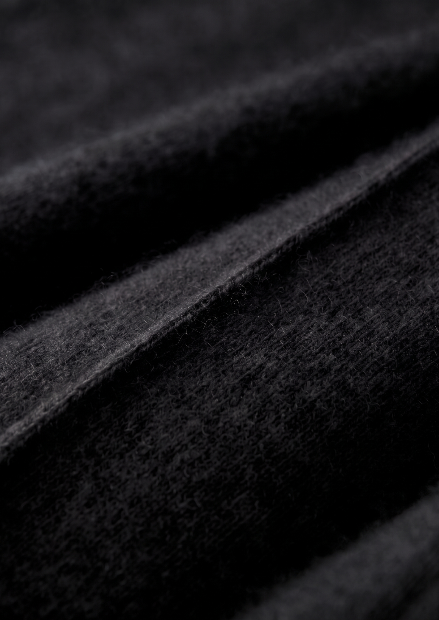 Pure Extra-Fine Merino Wool Black Luzzo Set | Castielli